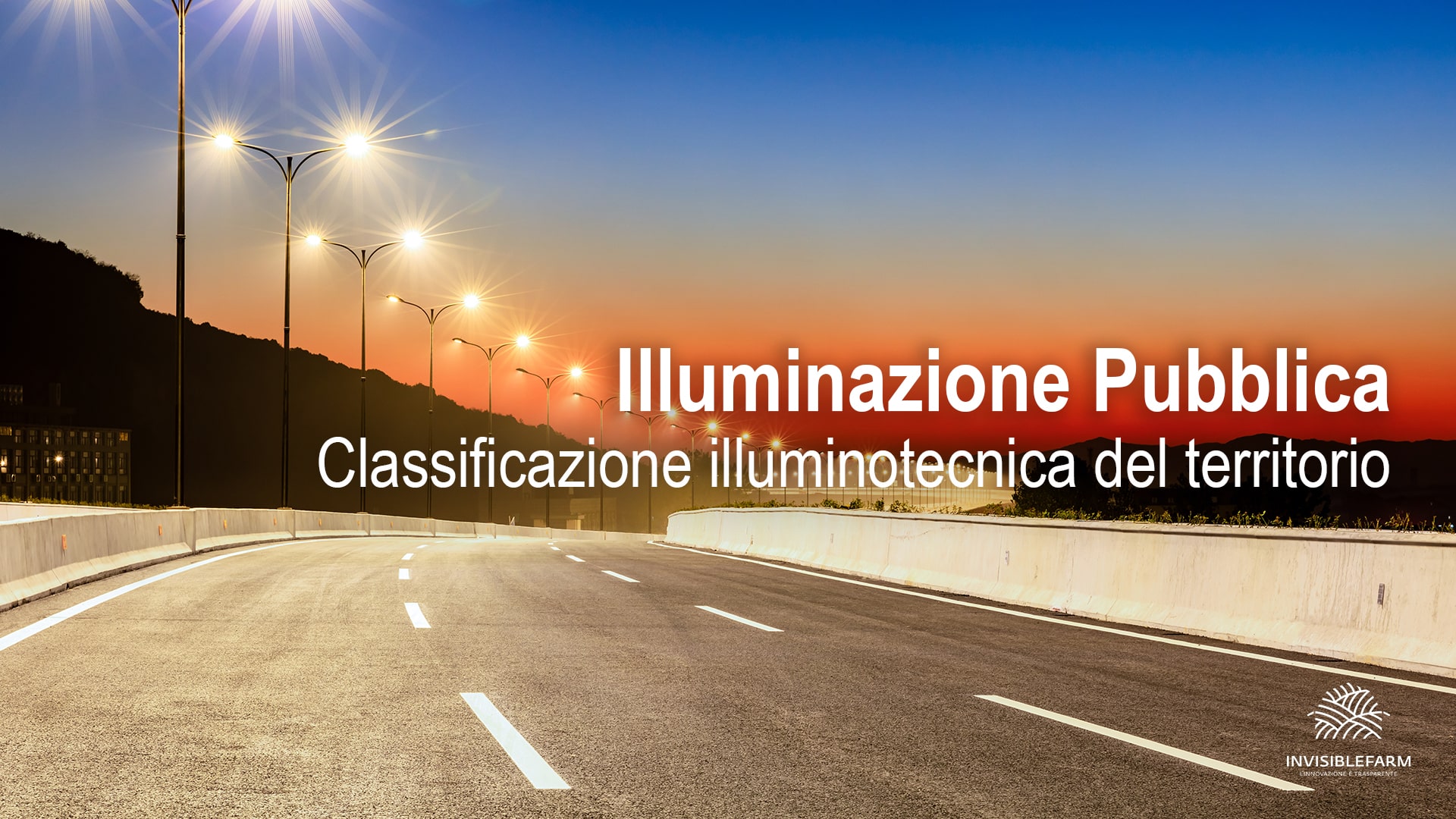 autostrada illuminata da lampioni