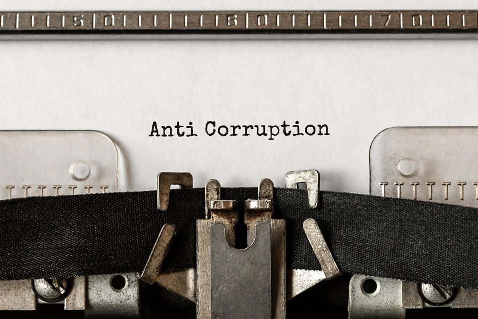 copertina del corso sull'anticorruzione in ambito sanitario